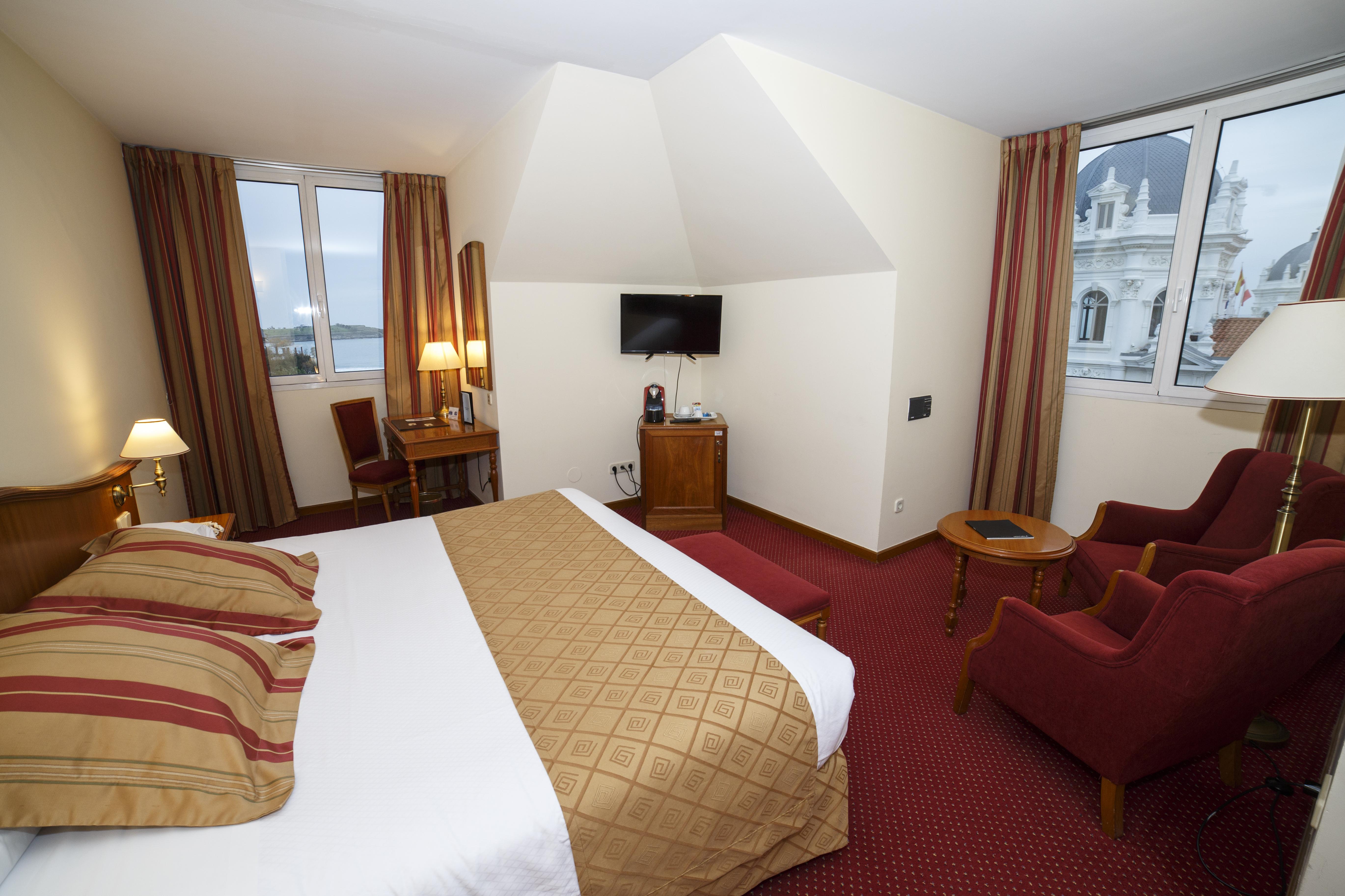 Hoyuela Hotel 4*