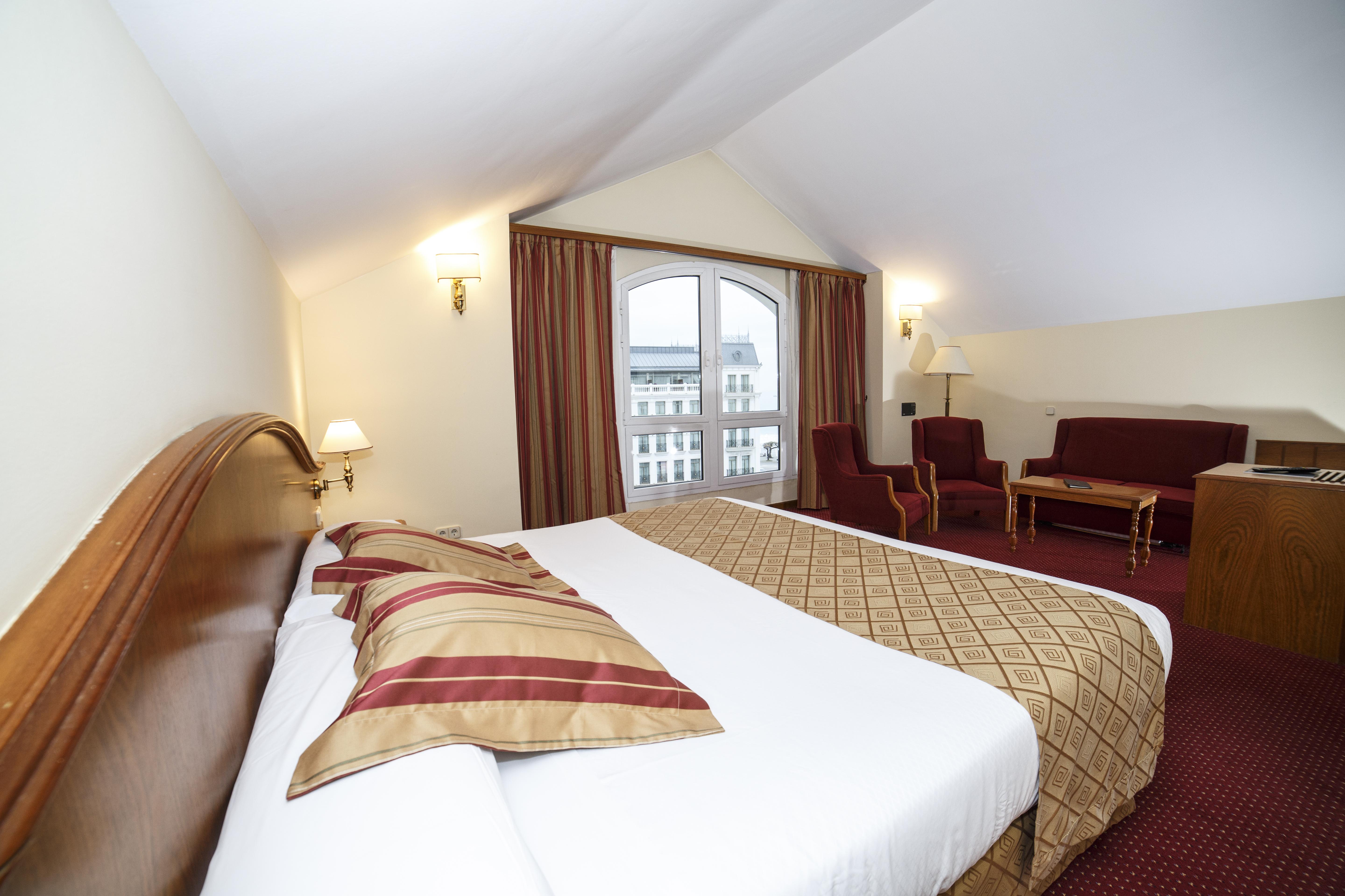 Hotel Hoyuela 4*